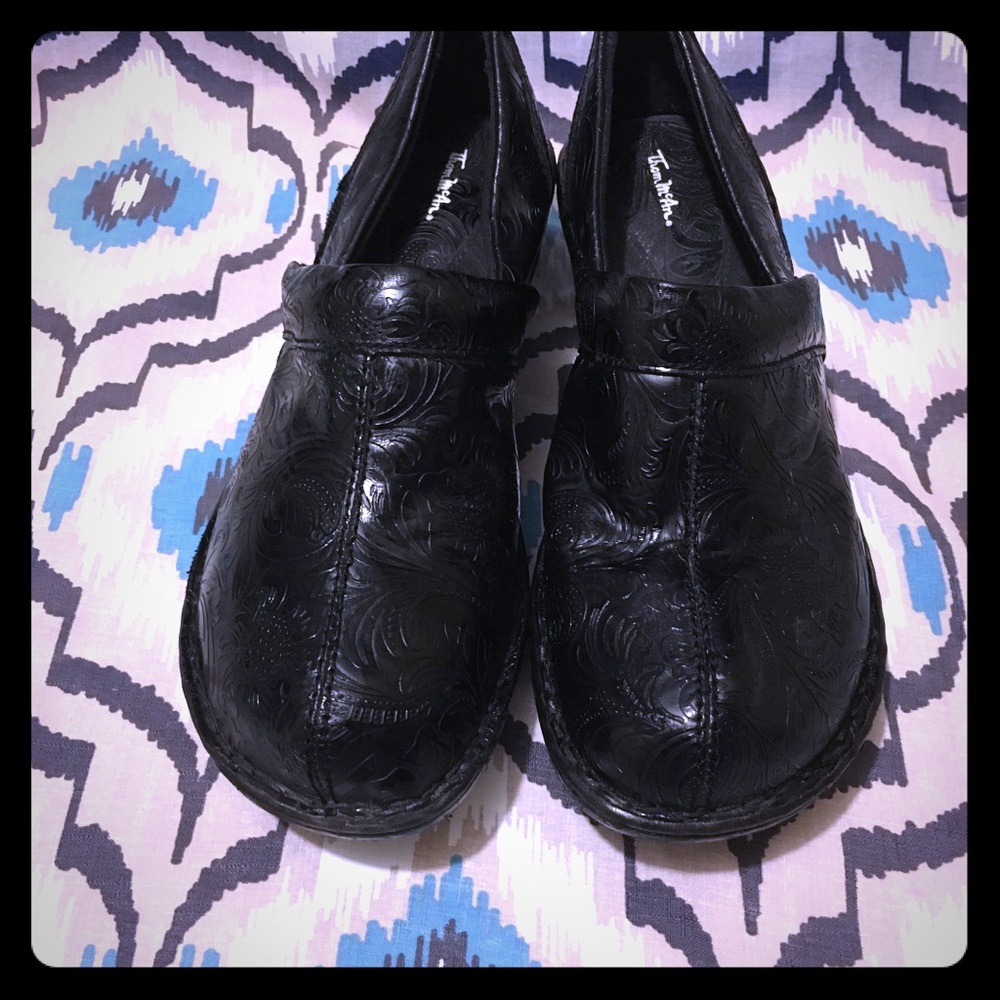 Thomas McCann Women’s Shoes